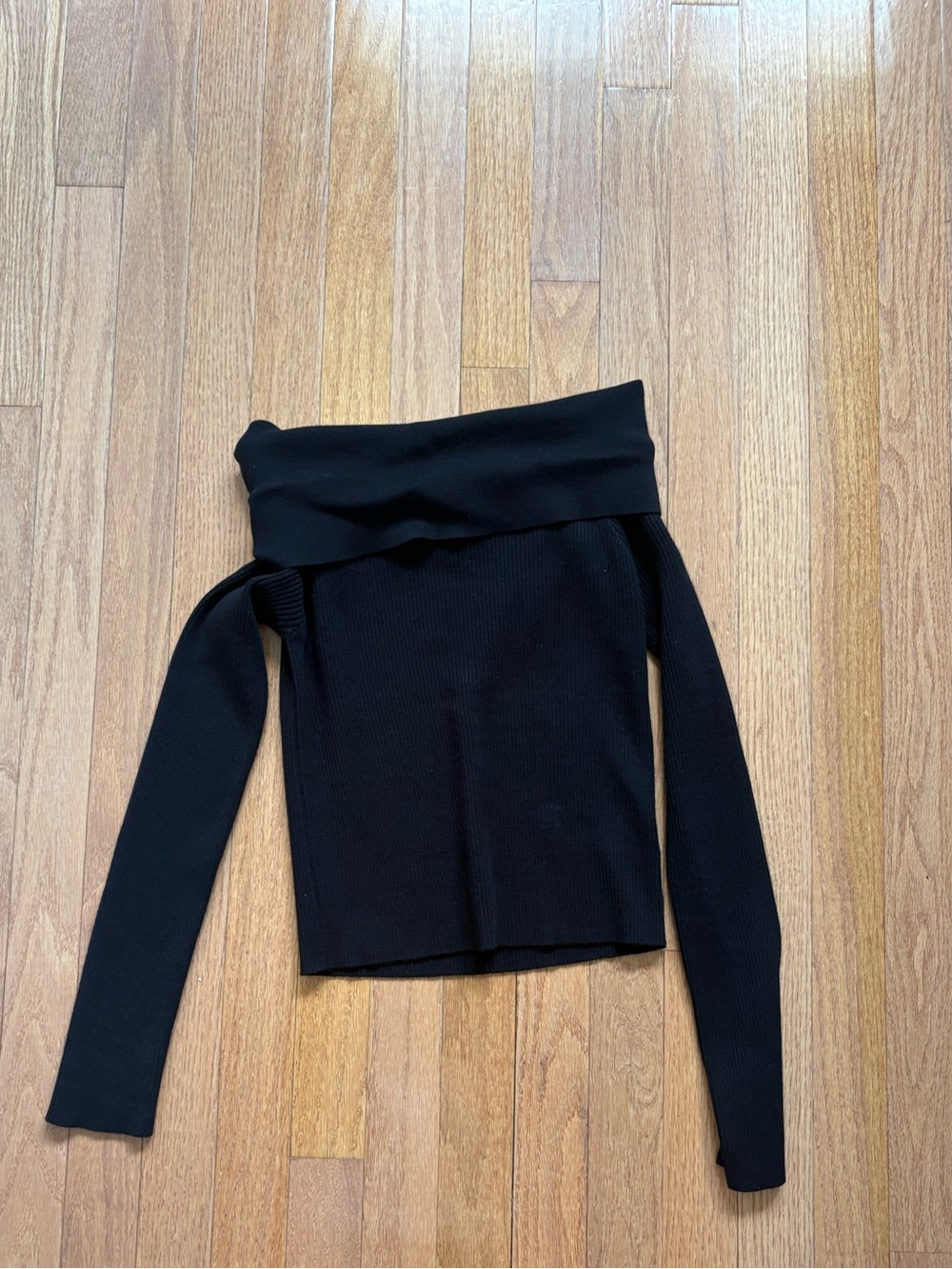 Kendall & Kylie Black Off-Shoulder Ribbed Knit Top